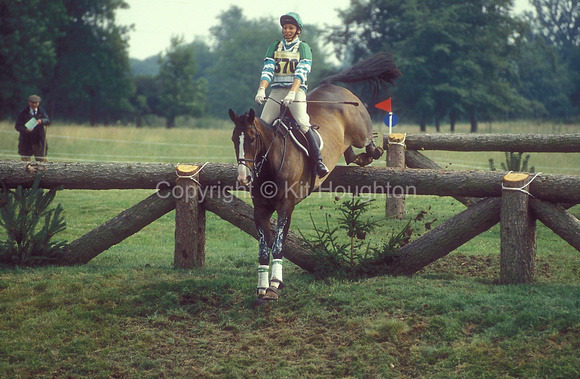 Mary Thomson (King) GBR riding King William EV282-01-02