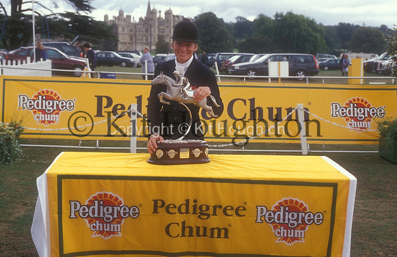 Mary King GBR with Pedigree Chum trophy EV368-04-01
