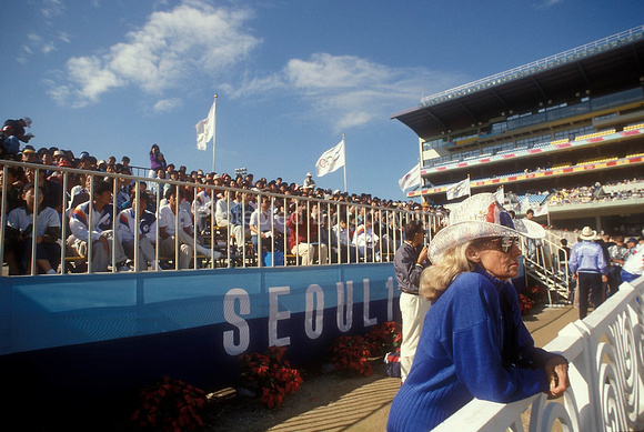 spectators Olympics 1988 SJ103-20-11.JPG