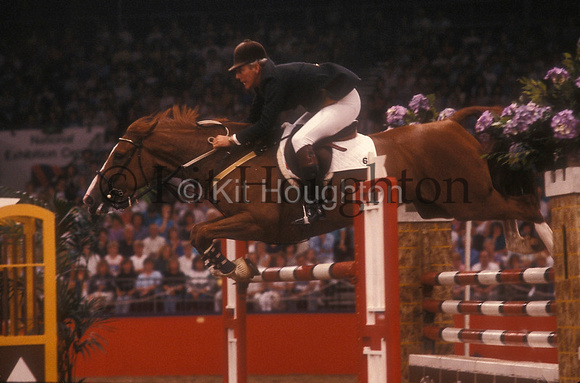 Eddie Macken and Carrols Flight Royal International Horse Show 1989 SJ108-01-20.JPG