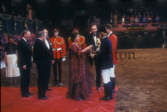 Princess Margaret presents the Queen Elizabeth II cup to Liz Edgar at the Royal International Horse Show, 1979 SJ01-05-03