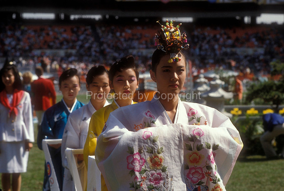 Korean medal ceremony girls Olympics 1988 SJ103-20-06.JPG