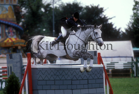 Michelle Lewis and Zephynus Royal Windsor Horse Show 1989 SJ105-01-07.JPG