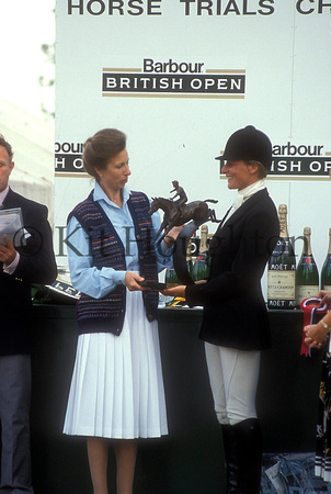 Princess Royal presents Barbour British Open Trophy to Mary Thomson GBR (Mary King) EV237-07-03