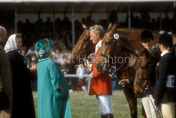 The Queen Mother congratulates Bruce Davidson and J J BabuEV16-09