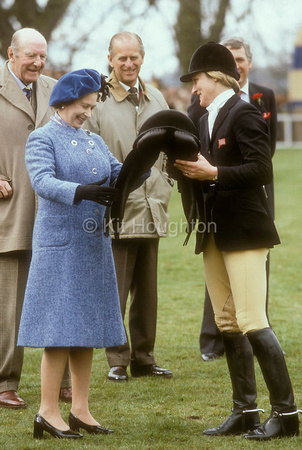 HM the Queen with Lucinda Green Lucinda GreenEV44-06