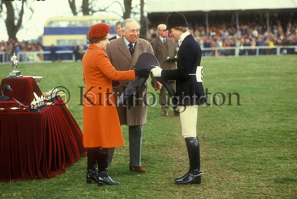 Presentation by HM the Queen to Lucinda Green ofEV70-22