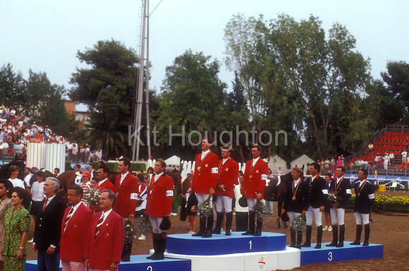 Teams on podium Olympics 1992 SJ131-19-15.JPG