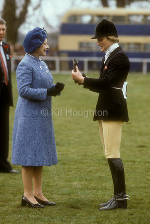 HM the Queen with Lucinda Green Lucinda GreenEV44-09
