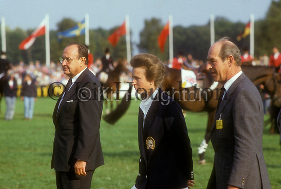 Princess Anne with officials at the prizegivingEV191-66