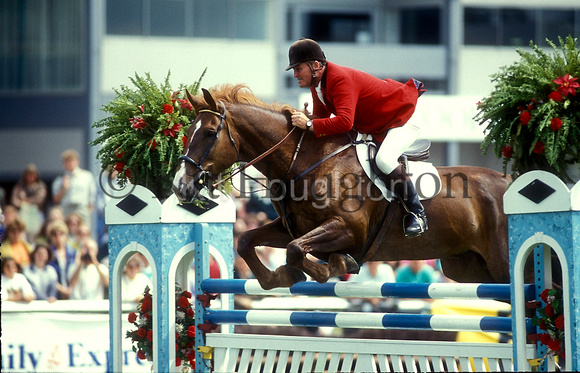 Harvey Smith and Gold Royal International Horse Show 1993 SJ139-03-19.JPG