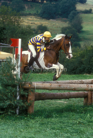 Sara Wells and Mr Softee in young riders classEV173-05