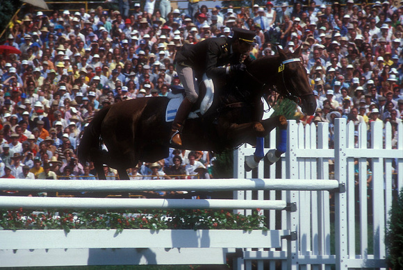 Lt Pedro Mercado (ARG) and Cafayate in the jumping phaseEV01-08-10
