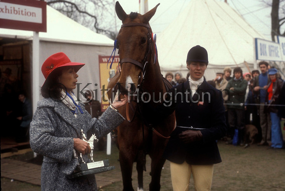 Jane Holderness-Roddam and Warrior with horse's owner, Mrs Steele holding the Whitbread TrophyJane Holderness-Roddam EV01-02-03