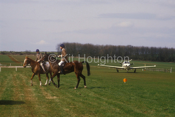Pony Club runners on the airstripEV138-02