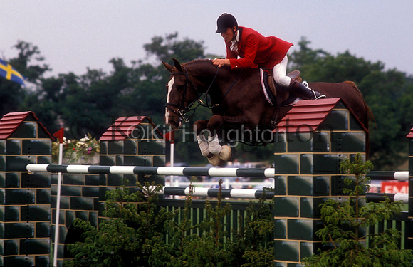 Nigel Coupe and Invincible Lad Hickstead 1990 SJ116-02-16.JPG