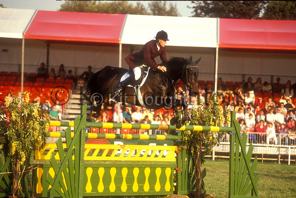 John Whitaker on Gammon Windsor International Horse Show 1992 SJ128-01-24.JPG