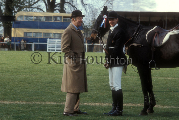 The Duke of Beaufort congratulates Mark Todd (NZL) with Southern Comfort.EV02-11-10