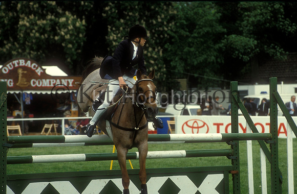Junior Jumping Windsor Horse Show 1993 SJ137-01-22.JPG