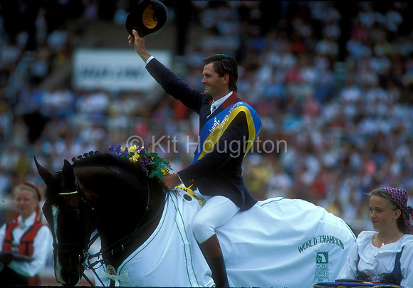 Eric Navet (FRA) and Quitto de Baussy World Equestrian Games 1990 SJ117-09-12.JPG