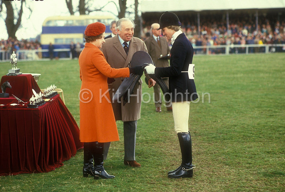 Presentation by HM the Queen to Lucinda Green of Lucinda GreenEV70-22