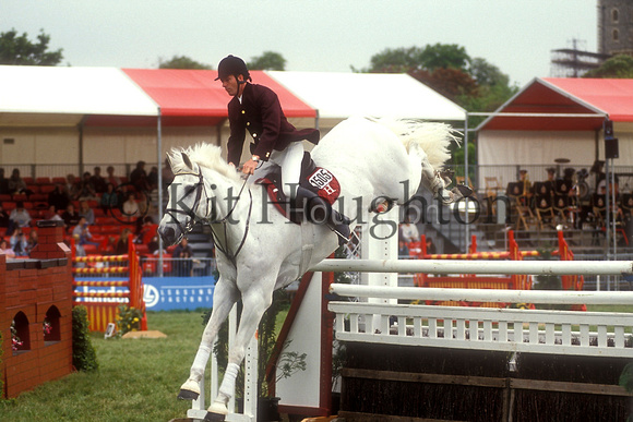 John Whitaker  Milton Windsor International Horse Show 1992 SJ128-04-01.JPG