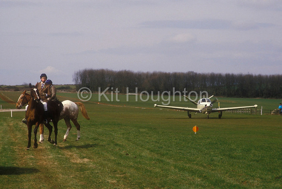 Pony Club runners on the airstripEV138-01