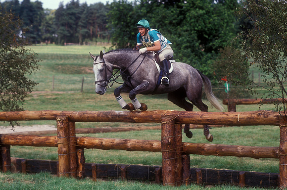 Mary Thomson GBR (Mary King) riding King Alfred EV261-01-03