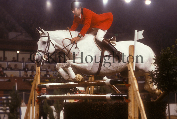 Mike Saywell riding Chainbridge;Horse of the Year Show 1979 SJ01-08-02