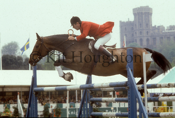 David Broome riding Tabac Original at Royal Windsor Horse Show 1979 SJ02-01-16