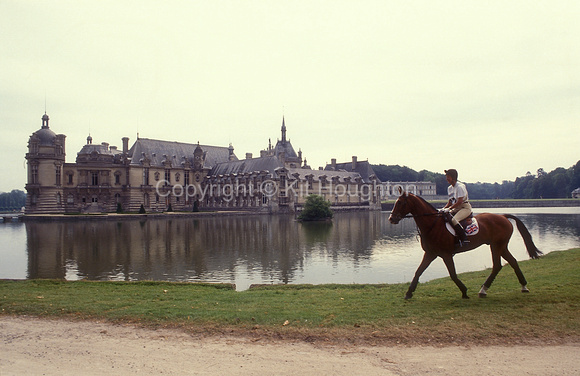 Lizzie Purbrick GBR riding Otto the Great trotting past le Chateau de Chantilly EV307-01-03