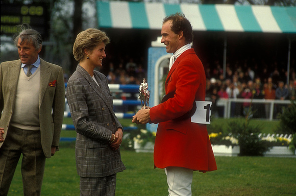 Princess Diana presenting Whitbread trophy to Rodney Powell GBR with  EV250-27-12