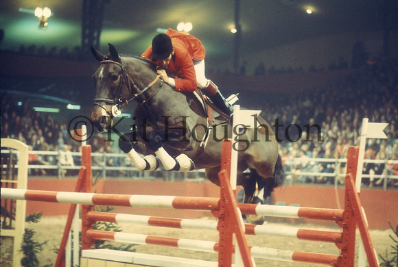 Geoff Glazzard riding Forge Mill at the Horse of the Year Show, 1977 SJ01-02-18