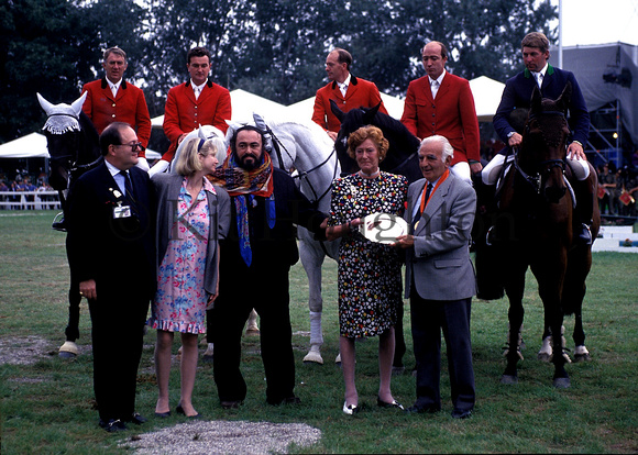 Pavarotti Show 1992;Pavarotti awarding trophy accompanied by Dinny Brooks-ward to Ronnie Masarella SJ133-03-09