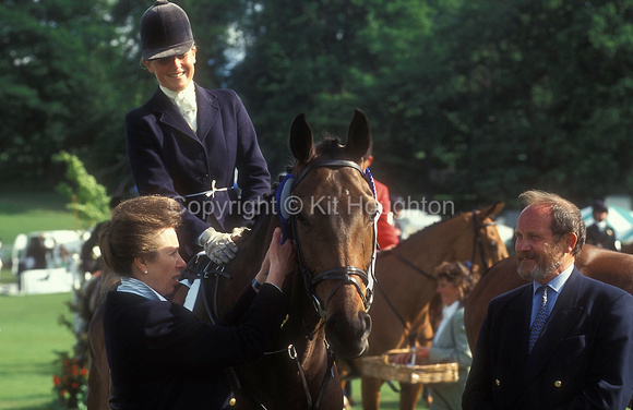 Pippa Funnell GBR on designer Tramp receives rosette from Princess Anne With Christian Michelini of Brittany Ferries  EV342-06-09