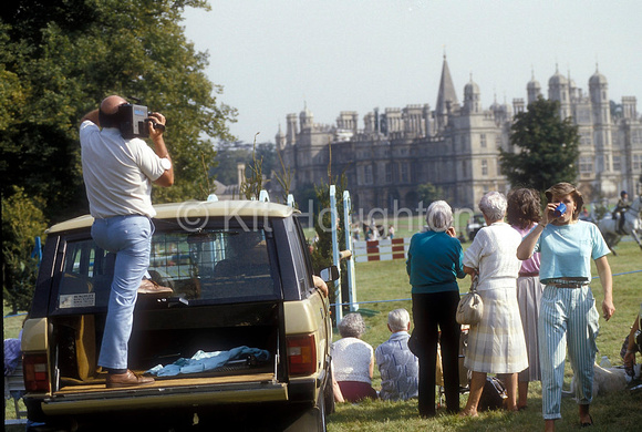 Burghley House with spectators in foreground EV203-08-10