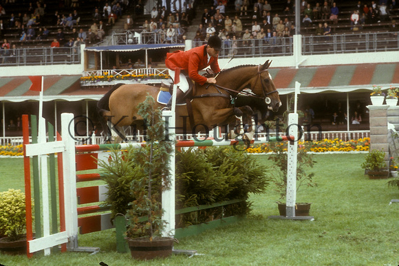 Harvey Smith riding Sanyo Sanmar;Dublin Horse Show 1979 SJ04-01-14