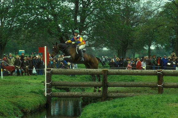 Tim Randle riding Legs Eleven at the Vicarage Vee EV250-23-04