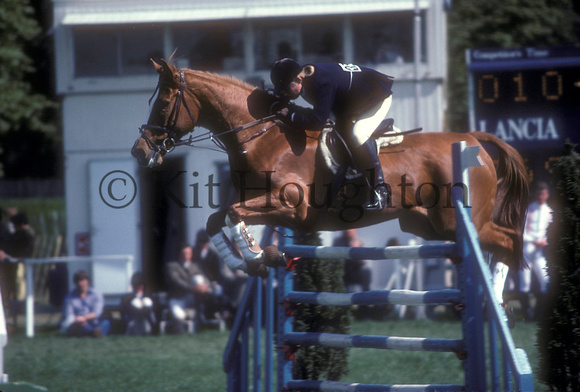 Mary Broome riding Red A;Royal Windsor Horse Show 1980 SJ05-04-03