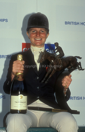 Karen Dixon GBR with the British National Championship trophy EV331-05-17