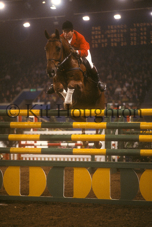 Hugo Simon riding Gladstone;Horse of the Show 1981 SJ15-11
