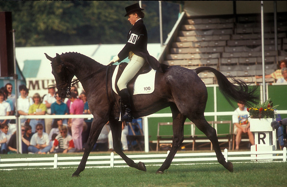 Pippa Nolan (Funnell) GBR riding Sir Barnaby EV265-03-11